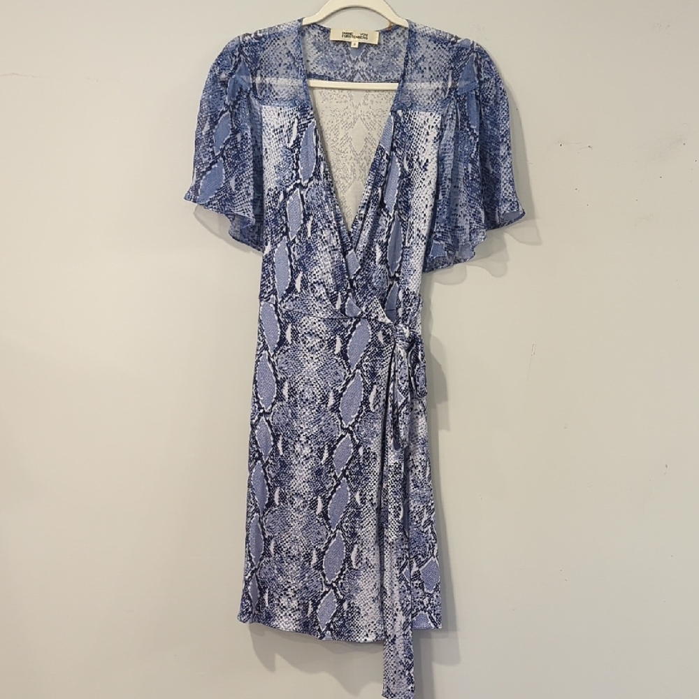 Diane Von‎ Furstenberg Wrap Dress Blue Snake Print size Small